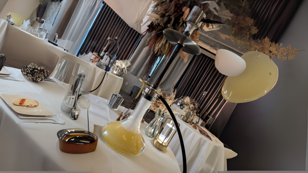 シーシャが置かれたテーブル